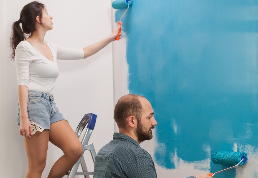 Tenants painting a rental in bright blue paint. Are tenants allowed to paint house when renting?